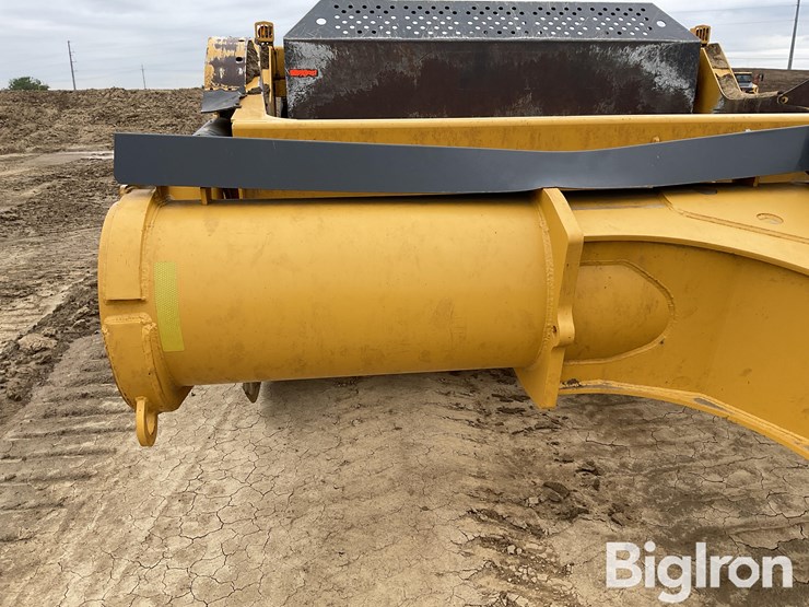 2020-deere-2412e-image-17