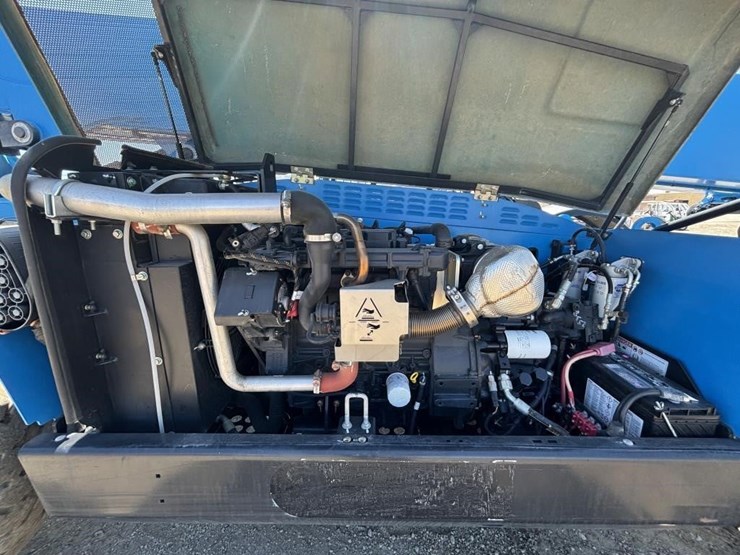 2019-genie-gth844-image-44
