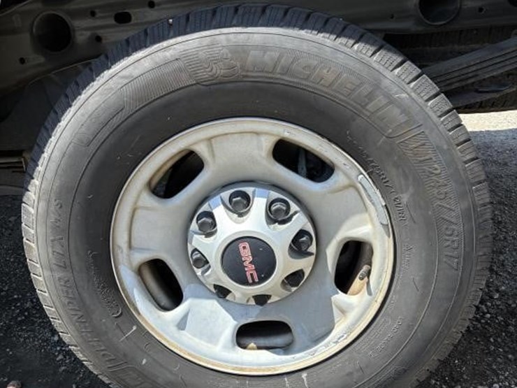 2012-gmc-2500hd-image-5