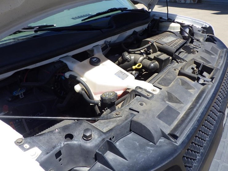 2016-chevrolet-express-3500-image-10