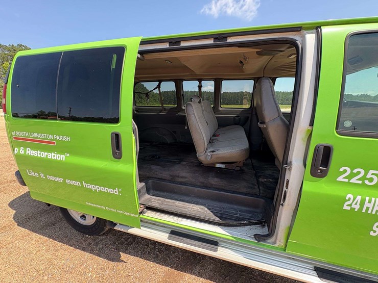 2009-chevrolet-express-3500-image-19