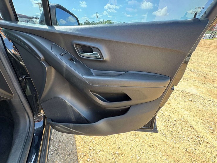 2019-chevrolet-trax-4-door-suv-(131,255-miles)-image-22