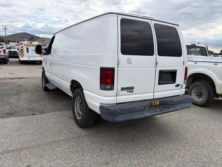2013-ford-e350-sd-image-4