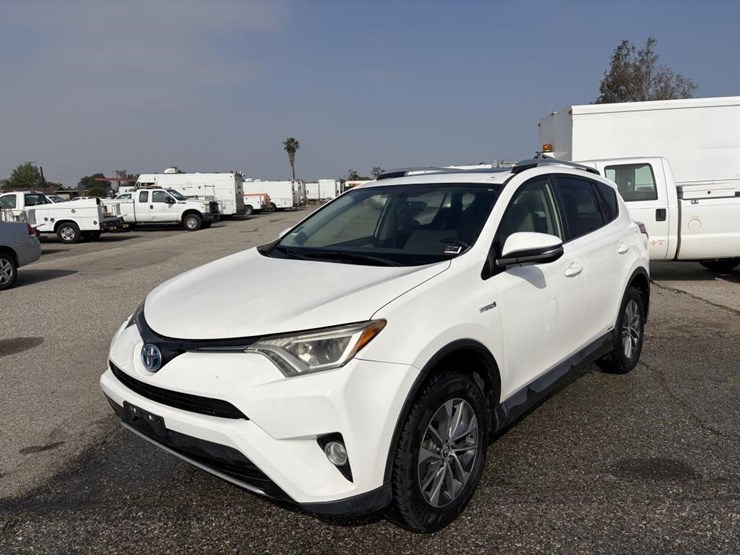 2016-toyota-rav4-image-1