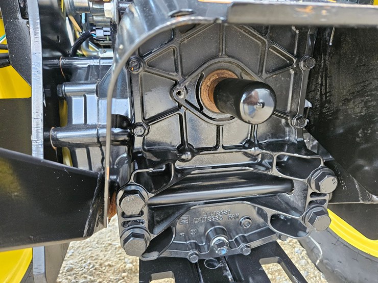 john-deere-2032r-image-22