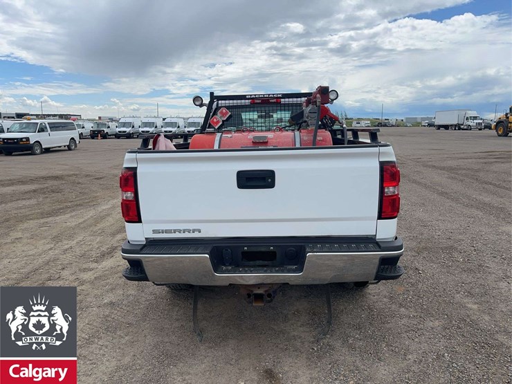 2015-gmc-sierra-2500hd-image-4