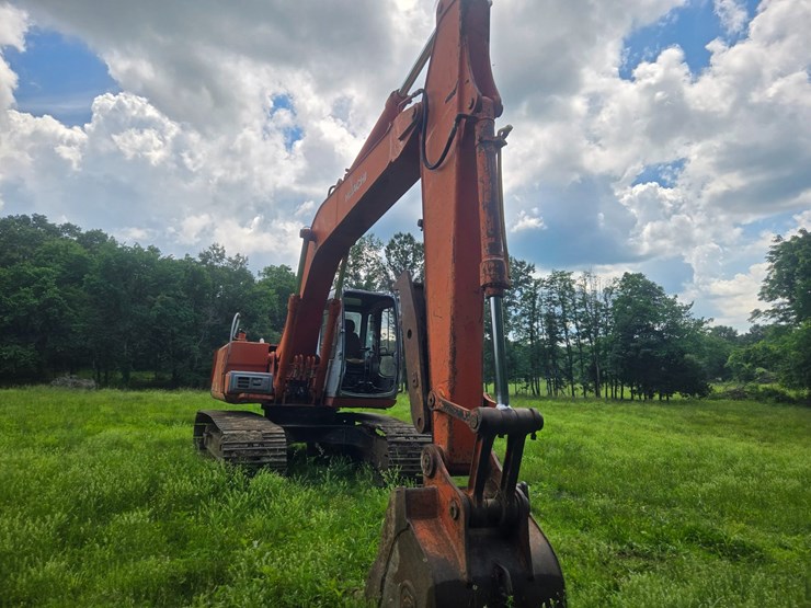 hitachi-ex160-lc-image-19