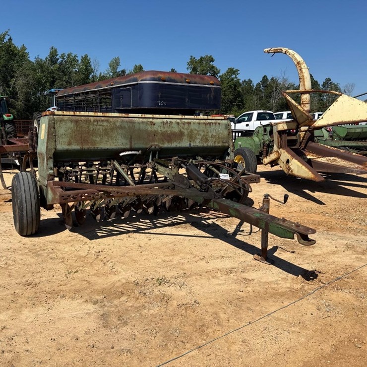 JOHN DEERE 8