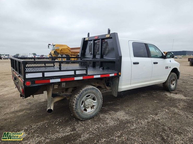 2011-dodge-3500-image-4