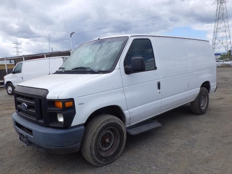 2012-ford-cargo-image-1
