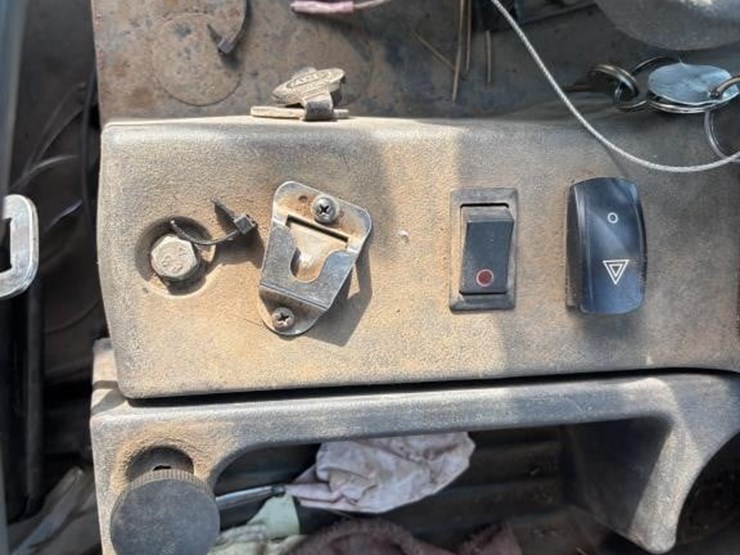 2005-deere-624j-image-38