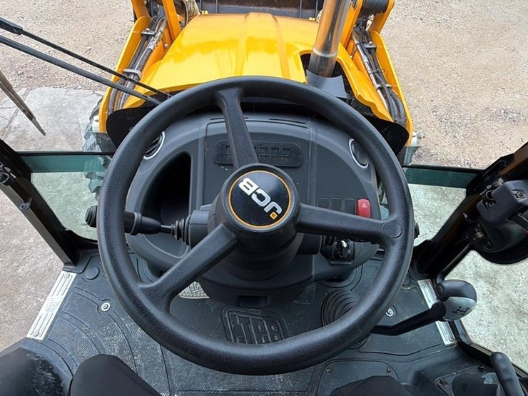 2024-jcb-3cx-image-24