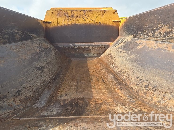 2023-volvo-a25g-image-32