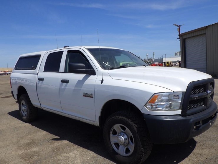 2017-dodge-2500-image-2