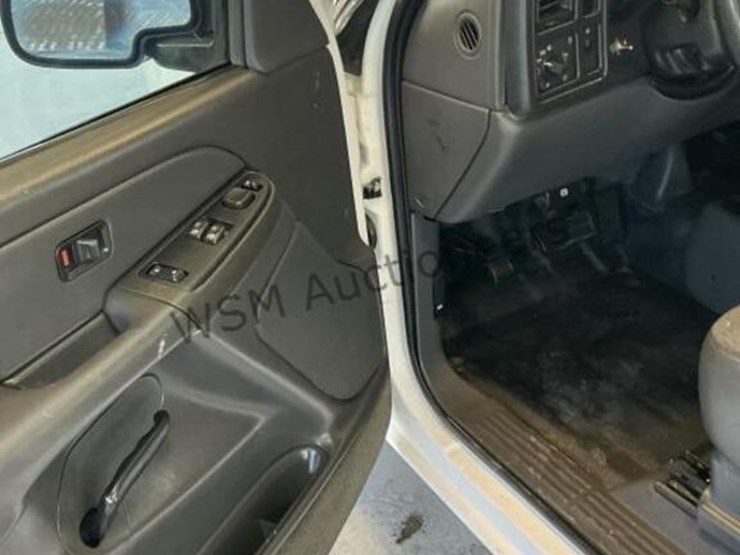2005-chevrolet-silverado-1500-image-23