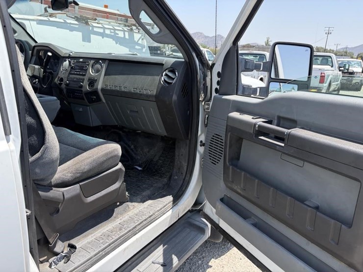2012-ford-f550-image-9