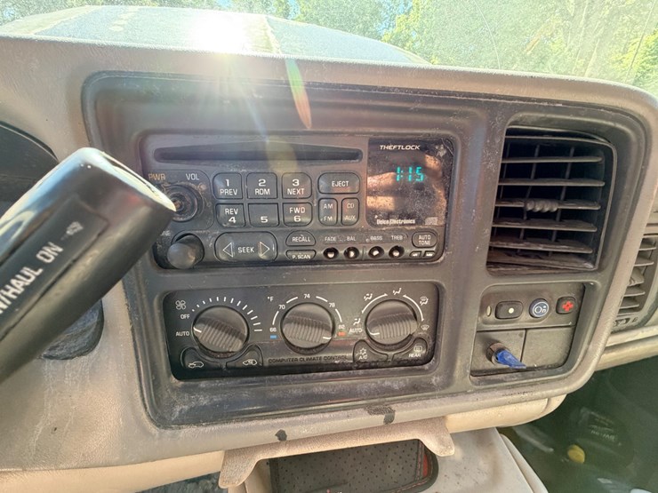 2002-chevrolet-tahoe-image-66