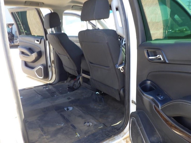 2017-chevrolet-suburban-image-8