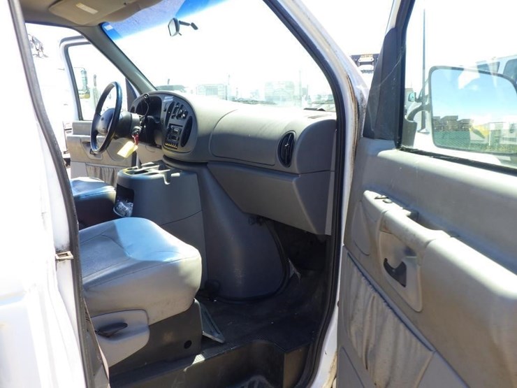 2000-ford-econoline-350-image-6