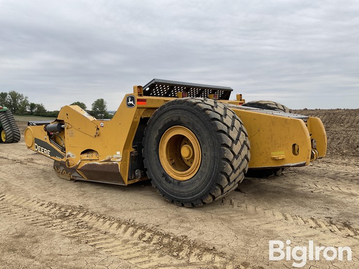 2020-deere-2412e-image-7
