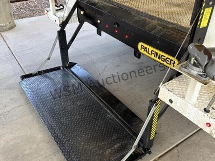 2016-ford-f550-image-16