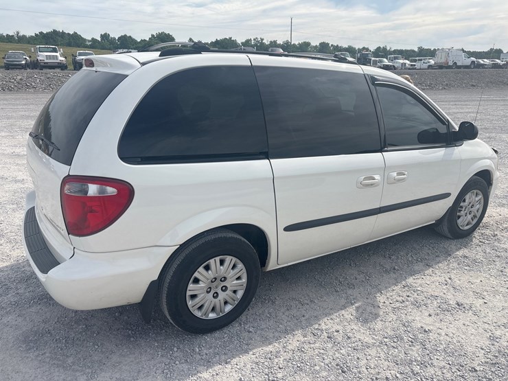 2003-dodge-caravan-image-3