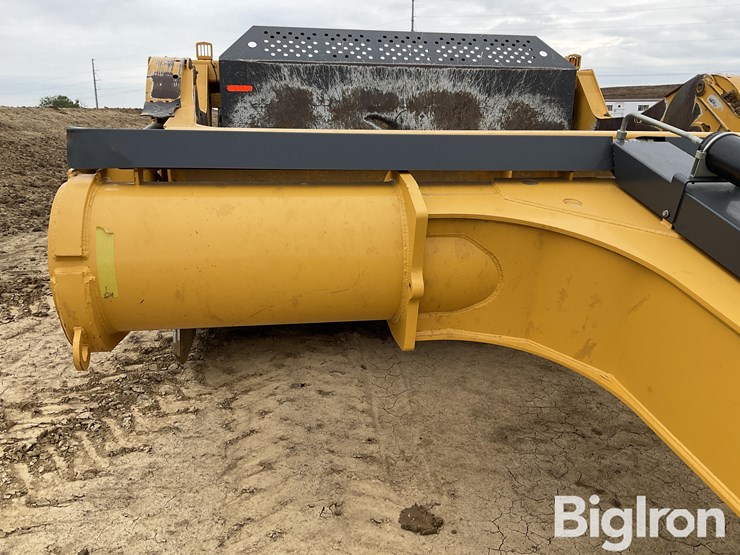 2020-deere-2412e-image-17