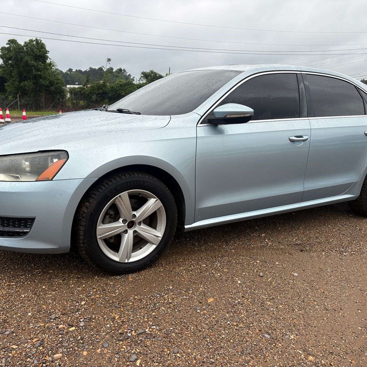 2012 Volkswagen Passat SE Diesel 4 Door Sedan (172,508 Miles)
