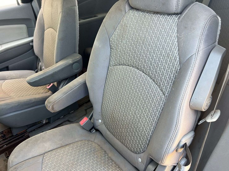 2012-chevrolet-traverse-image-24