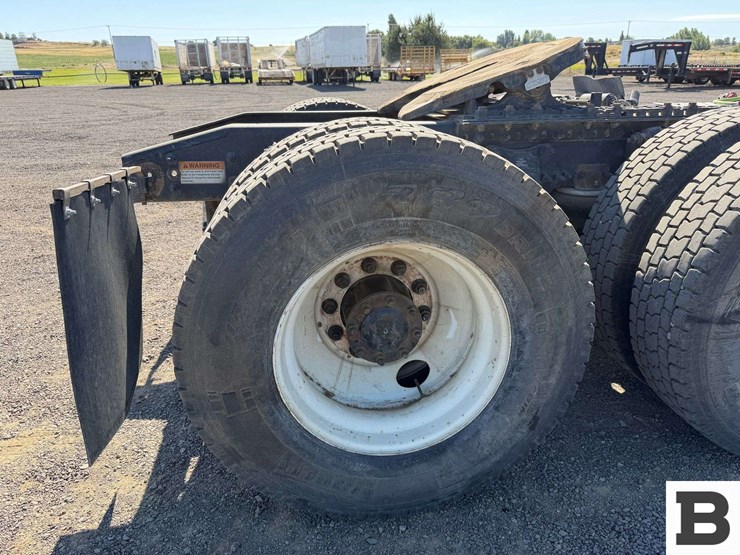 2014-freightliner-cascadia-125-image-28