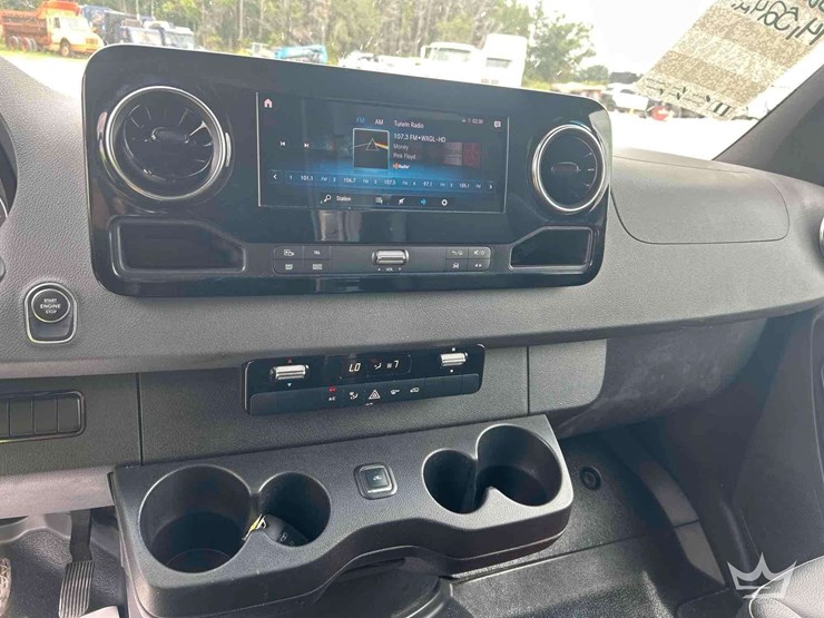 2021-mercedes-benz-sprinter-4500-image-15