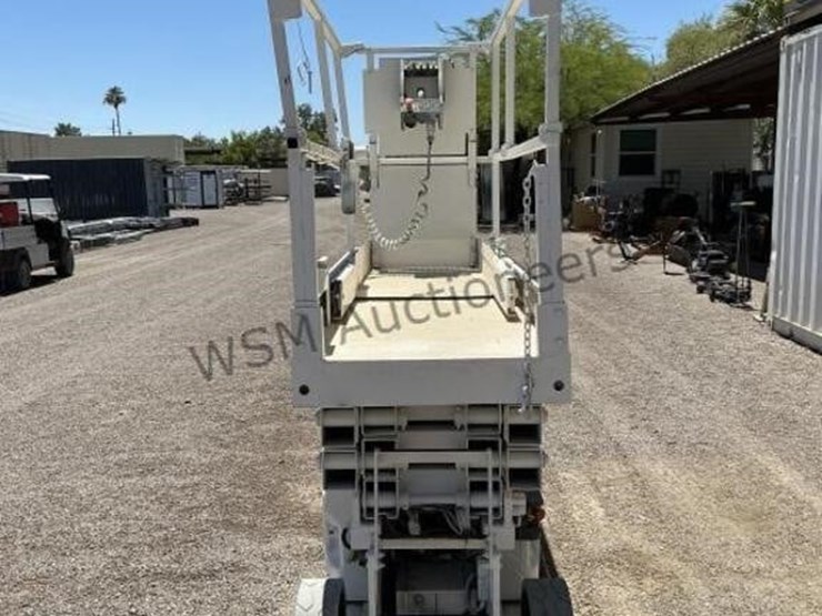 2016-jlg-2032es-image-6