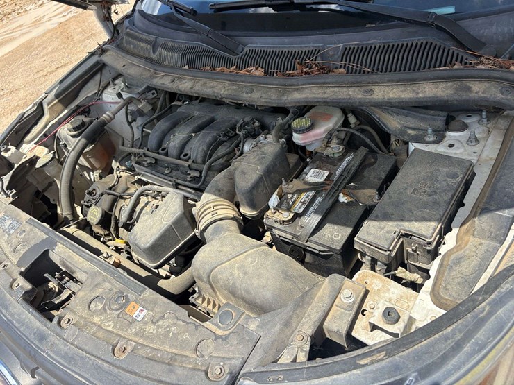 2016-ford-explorer-image-24