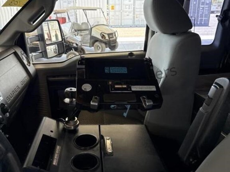 2016-ford-f550-image-28