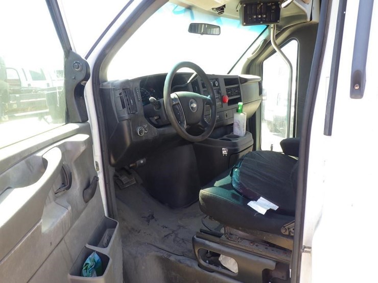 2009-chevrolet-express-3500-image-5