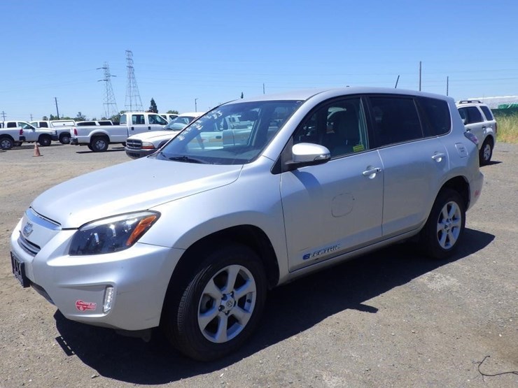 2014-toyota-rav4-image-1