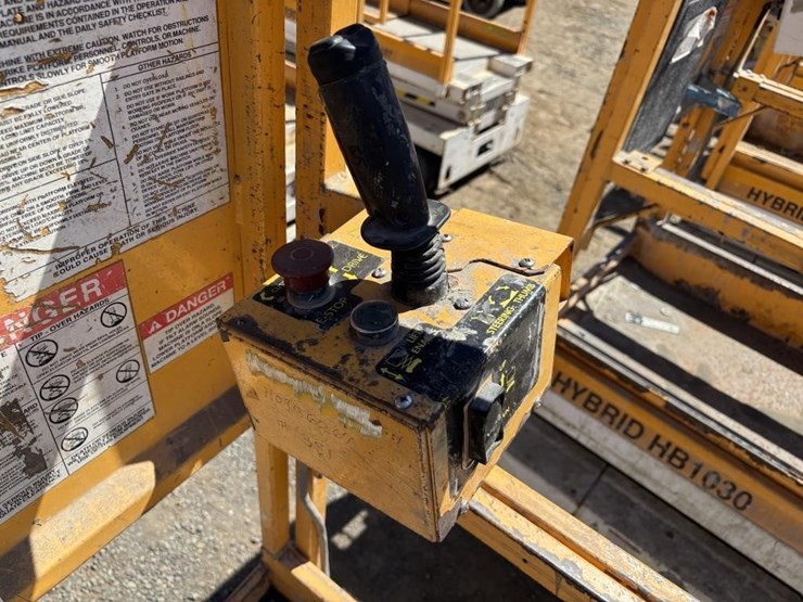 2005-custom-equipment-hb1030-image-5