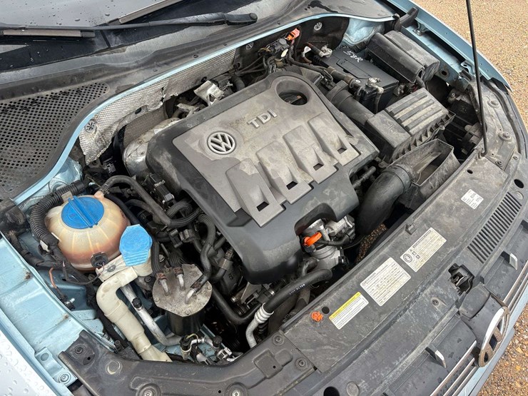 2012-volkswagen-passat-se-diesel-4-door-sedan-(172,508-miles)-image-25