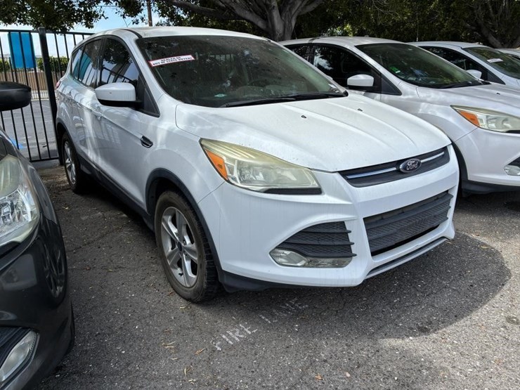 2015-ford-escape-se-image-2
