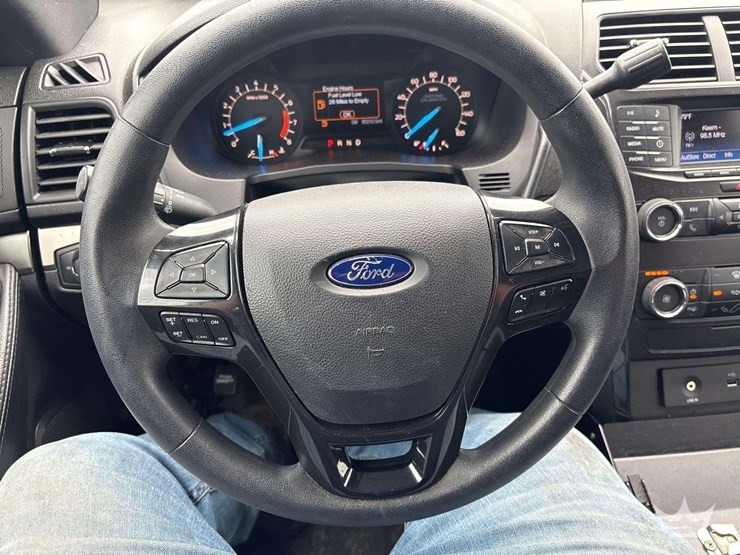 2019-ford-explorer-image-11