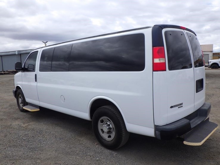 2013-chevrolet-express-2500-image-4
