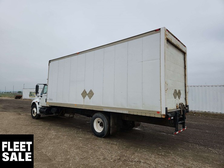 2004-international-durastar-4300-image-3