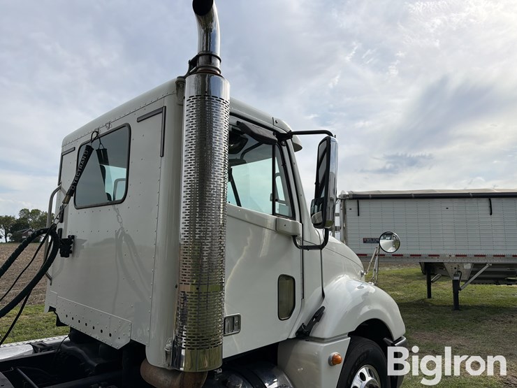 2007-freightliner-columbia-120-t/a-day-cab-truck-tractor-image-14