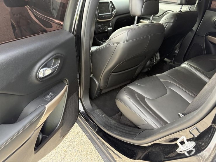 2018-jeep-cherokee-image-11