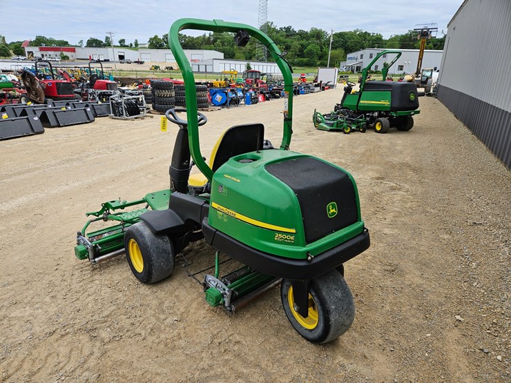 john-deere-2500e-image-3