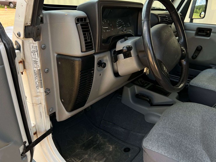 1999-jeep-wrangler-image-27