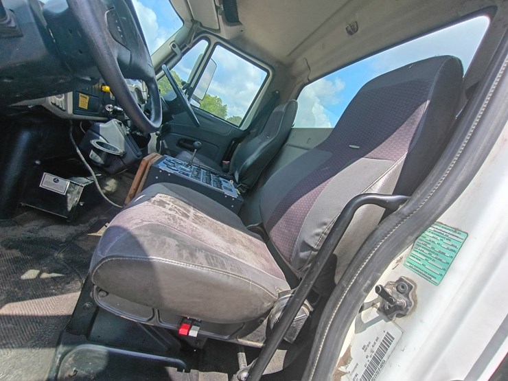 2015-international-durastar-4300-image-37