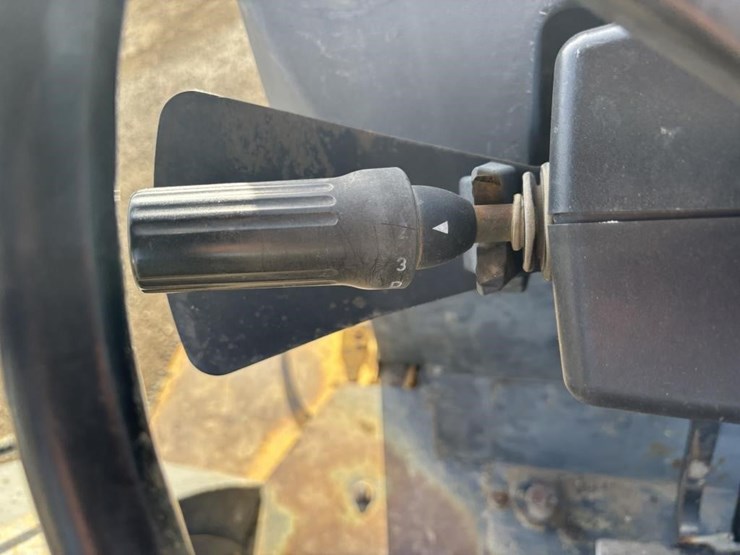 2010-deere-210lj-image-34