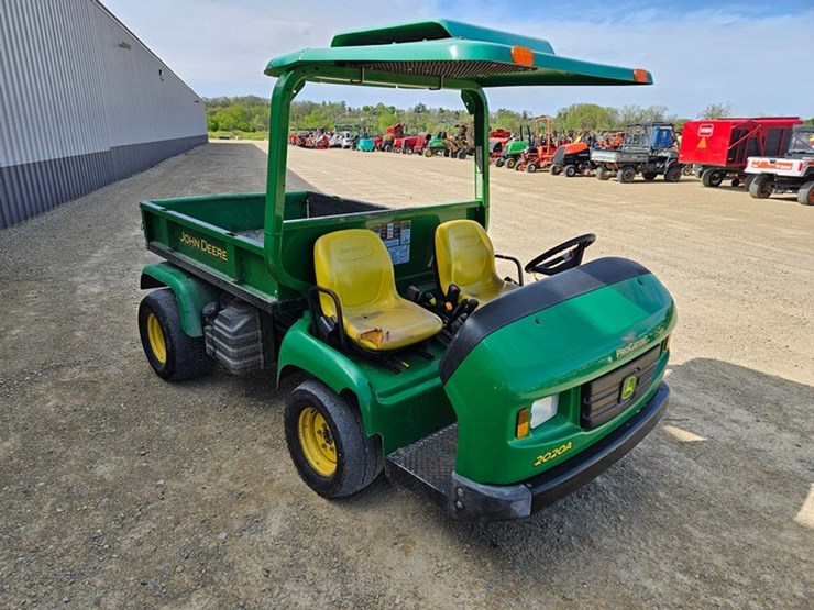 2020-john-deere-gator-image-7
