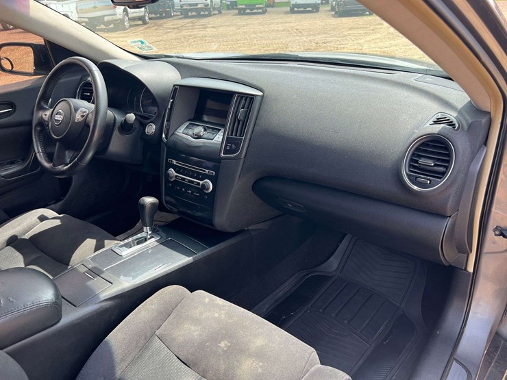 2014-nissan-maxima-4-door-sedan-(167,842-miles)-image-19